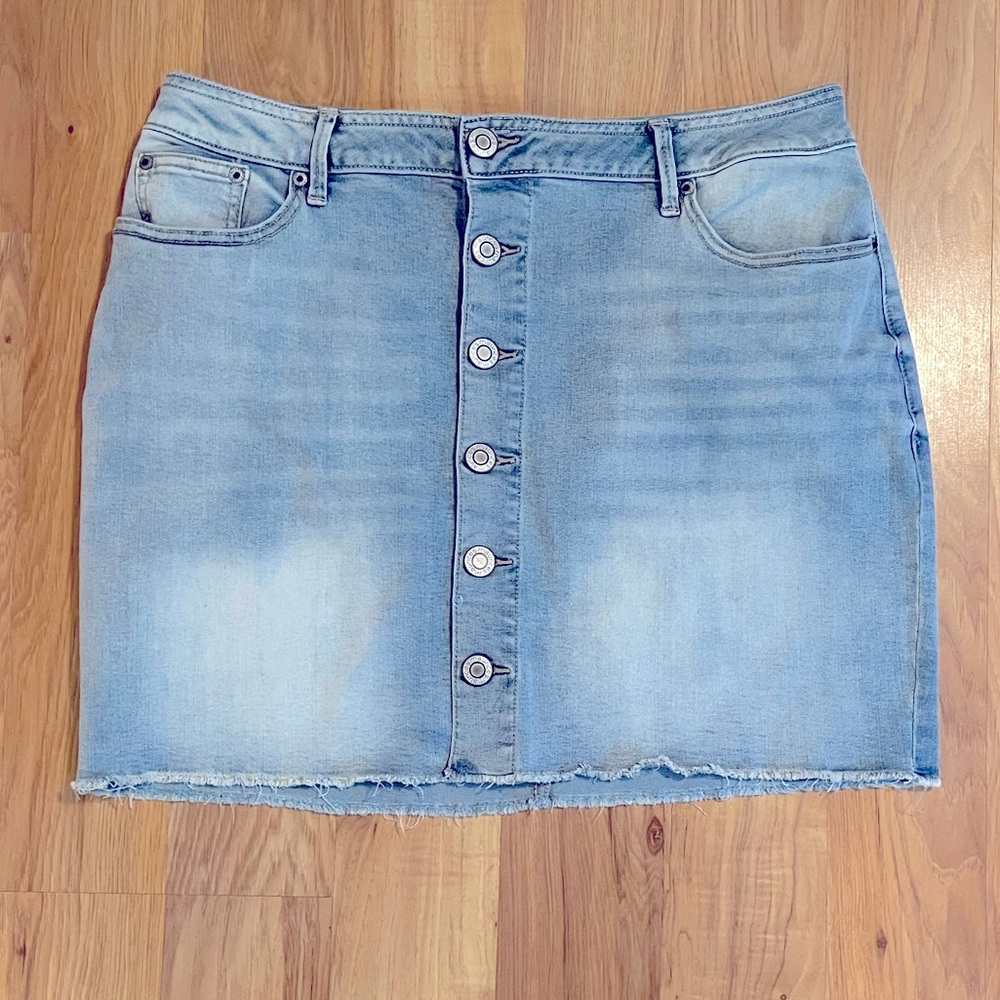 NWOT MAURICES DENIM SHORT SKIRT  SIZE 16